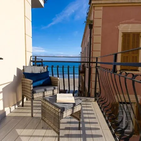 Xx Settembre 74 - Terrazza Sul Mare Apartment *