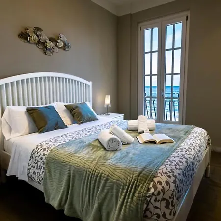 Xx Settembre 74 - Terrazza Sul Mare Apartment *