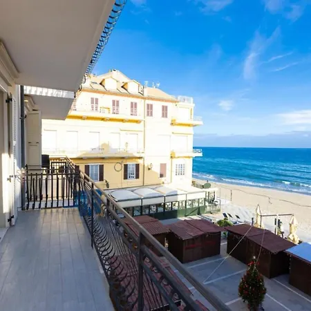 Xx Settembre 74 - Terrazza Sul Mare Apartment *